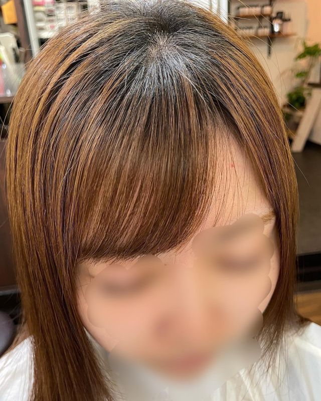 .前髪に縮毛矯正かけると流しづらくなっちゃったりしませんか？⁡ならいっそ前髪かけないほうがいいのかな？でもクセが気になる、、内側だけうねるんだよなー⁡なんてケース結構あると思いますが⁡ディセンタージュの縮毛矯正は「前髪流せます」画像の仕上がりはドライヤーで乾かす際にちょっと整えながら乾かしただけ。⁡アイロンやブローは一切してないです！⁡※超ハードな薬剤や過度なアイロンを使用した縮毛矯正履歴が前髪の毛先とかに残ってるとちょっと厳しい場合があります⁡⁡しっかり伸びるけど自然で柔らかい仕上がり！⁡お客様一人一人の髪に合わせた薬剤やトリートメントを調合し、ダメージを極最小限に抑える髪質改善縮毛矯正。⁡クセやダメージでお悩みの方は是非一度お任せください！⁡ブリーチされてる場合でも適切な毛髪診断でしっかり対応させていただきます。⁡適切なケアをする事で、現状維持、さらに質感を上げることが可能です。⁡☑︎縮毛矯正かけるけどクセがちゃんと伸びない☑︎縮毛矯正かけるとシャキシャキに硬くなる☑︎縮毛矯正かけたいけど痛みが理由で断られる☑︎ほわっと膨らむのが気になる☑︎髪の毛ツヤさらにしたい☑︎今以上痛ませたくない⁡という方はお気軽にお問い合わせください。⁡髪の状態によっては１回で出せる結果に限界がある場合もありますが、２回３回とお任せいただければ必ず今以上の美髪をお約束します。⁡新潟で #縮毛矯正 #髪質改善 はディセンタージュで！！⁡——-✄———-✄ ———-✄ ———-✄公式LINE ID:decentage☎︎:0252017385〠:新潟市中央区古町通7番町1001-1⁡お問い合わせはDMまたはLINE《公式アカウント》から「decentage」または「ディセンタージュ」で検索お願いします。ホットペッパーネット予約は、当アカウントトップページリンク先からお願いします！——-✄———-✄ ———-✄ ———-✄⁡#ディセンタージュ#DECENTAGE#新潟美容室 #新潟美容院 #新潟ヘアサロン #新潟 #新潟市 #古町 #新潟美容師 #新潟縮毛矯正 #新潟髪質改善 #縮毛矯正新潟 #髪質改善新潟 #高難易度縮毛矯正 #ビビり直し #新潟ビビり直し⁡#新潟で一番ダメージレスなサロン#ヘアセット施術数県内最多サロン#サロンモデル募集中#スタッフ募集中#アルバイト募集中⁡詳細はリクルート投稿ページをご覧ください！